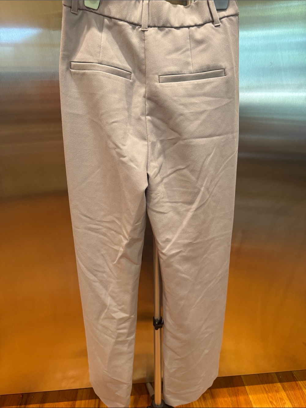 Abercrombie and Fitch High-Rise Wide-Leg Women’s Pants in Light Gray - Picture 7 of 10